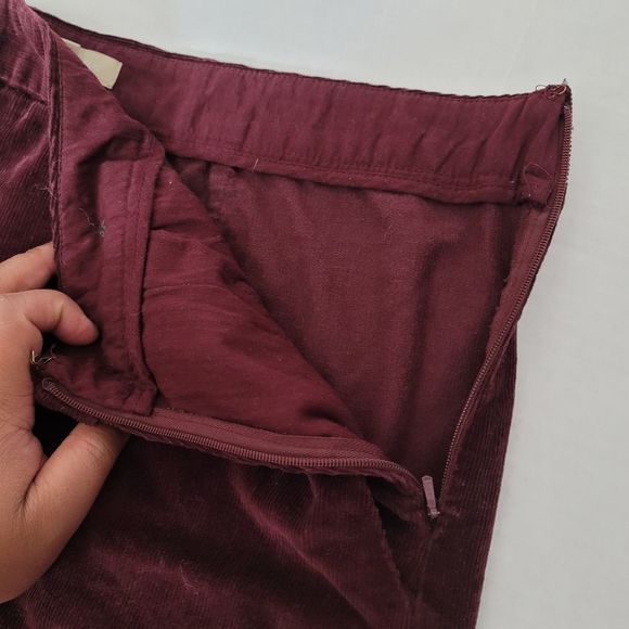 Banana Republic Curdoroy Mini Skirt, Sz.14, Maroon - Picture 4 of 10